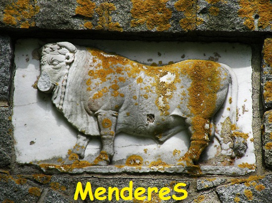 K95-marble-oxen-steer-horns-carving-chisel-castle-hammond-castle-glouchester-new-hampshire